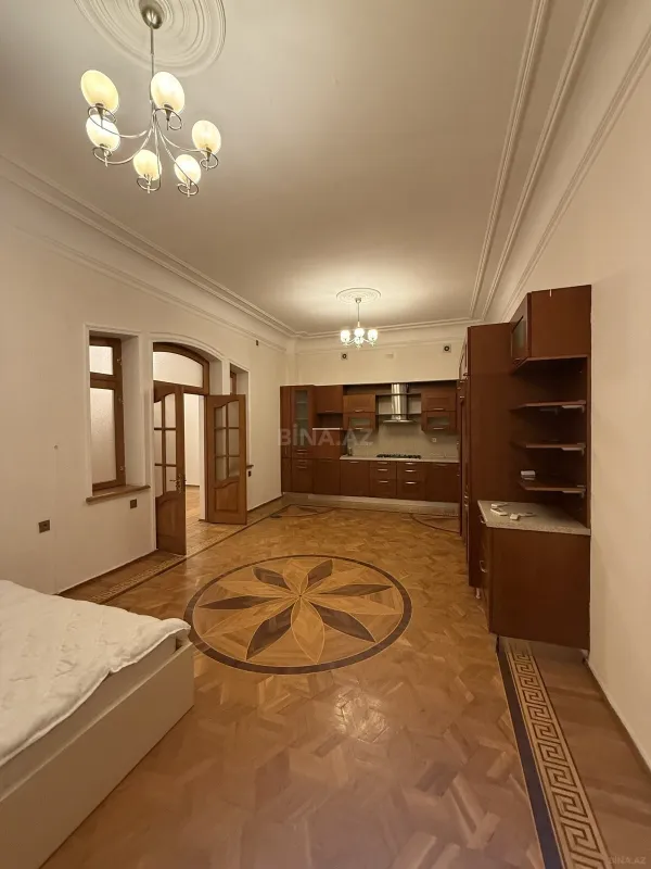 Satılır 6 otaqlı həyət evi 450 m²