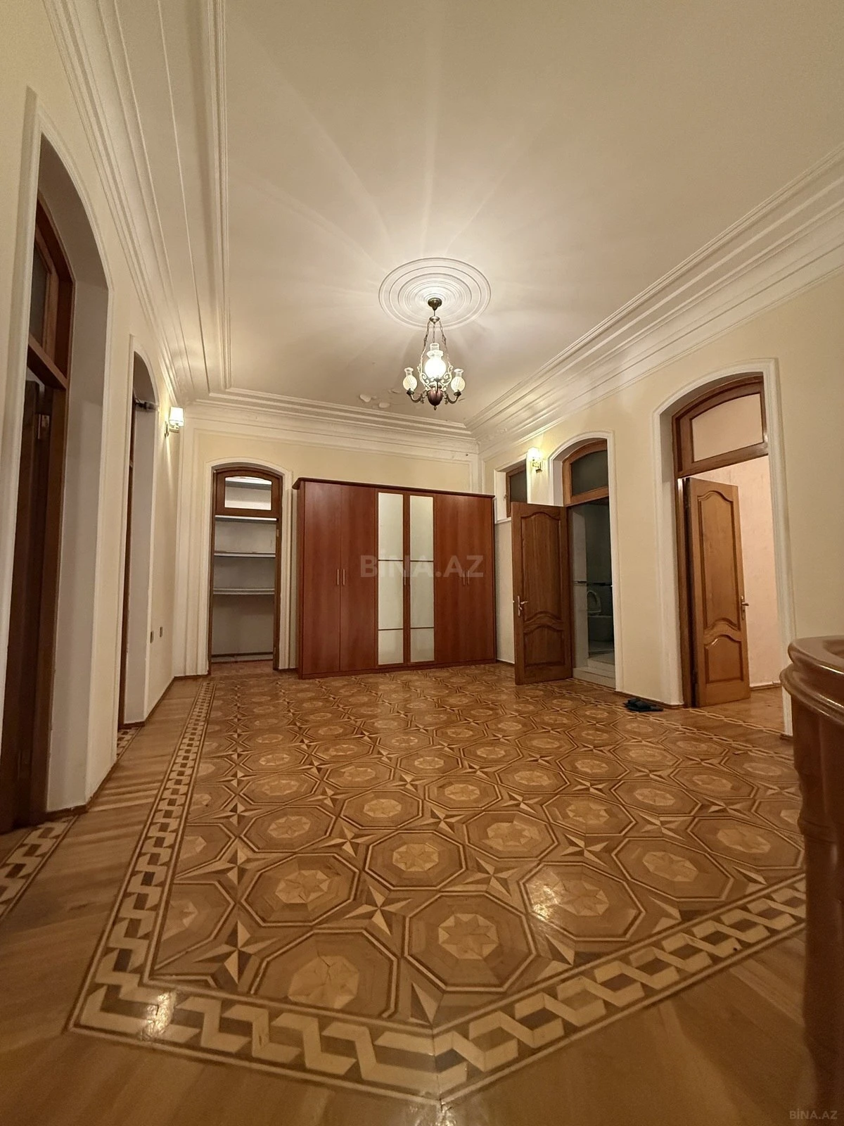 Satılır 6 otaqlı həyət evi 450 m²