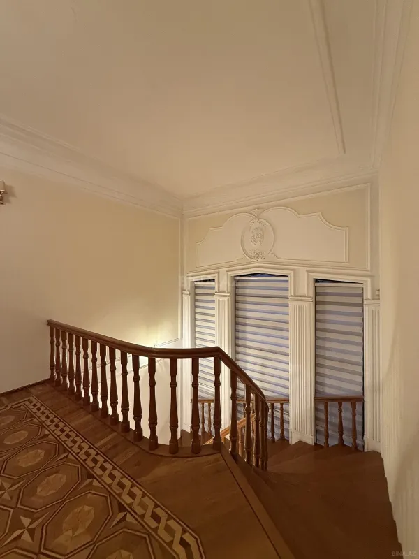 Satılır 6 otaqlı həyət evi 450 m²