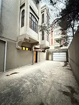 Satılır 6 otaqlı həyət evi 450 m²