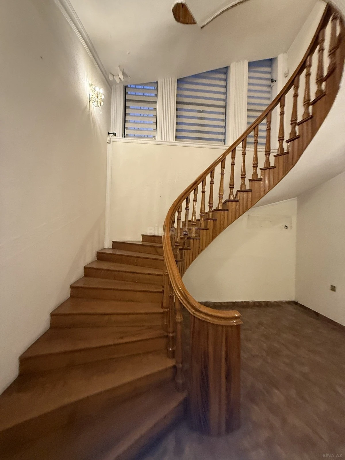 Satılır 6 otaqlı həyət evi 450 m²