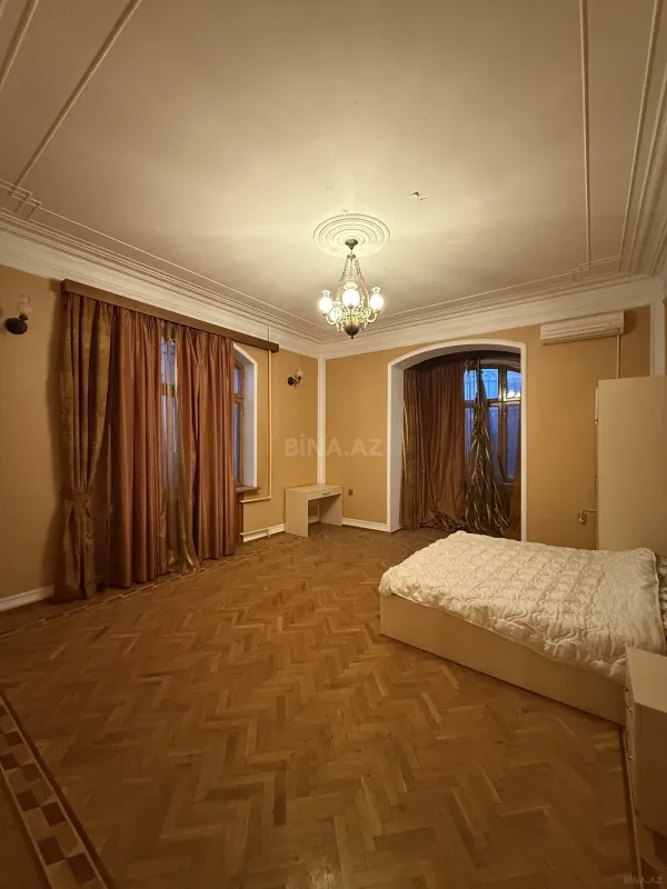 Satılır 6 otaqlı həyət evi 450 m²