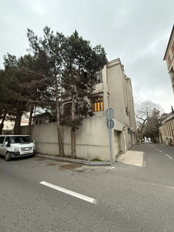 Satılır 6 otaqlı həyət evi 450 m²