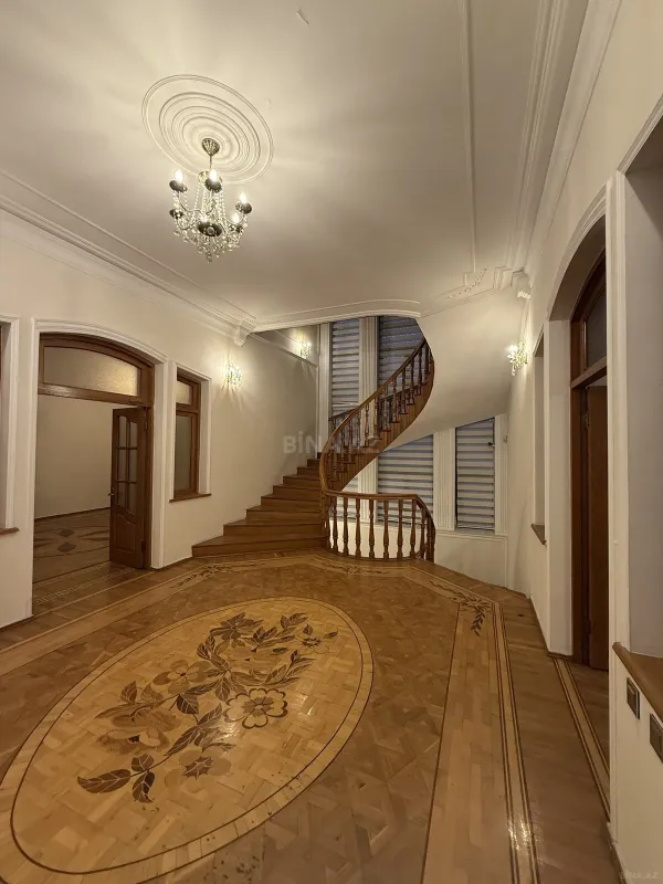 Satılır 6 otaqlı həyət evi 450 m²
