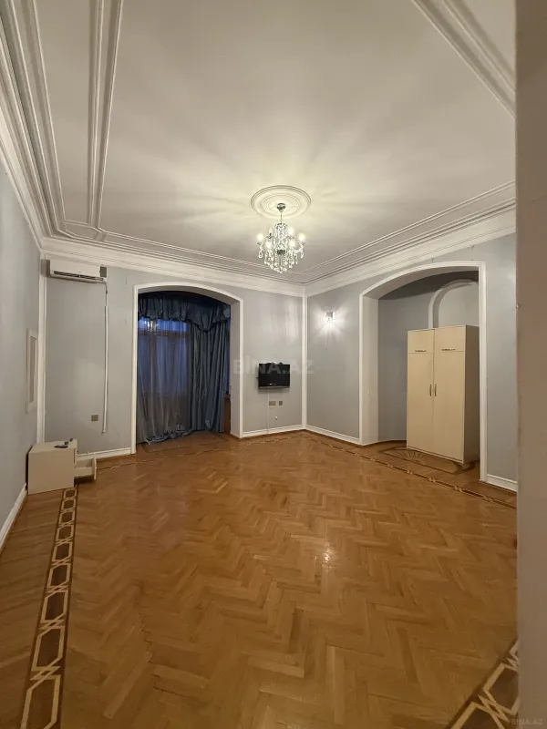 Satılır 6 otaqlı həyət evi 450 m²