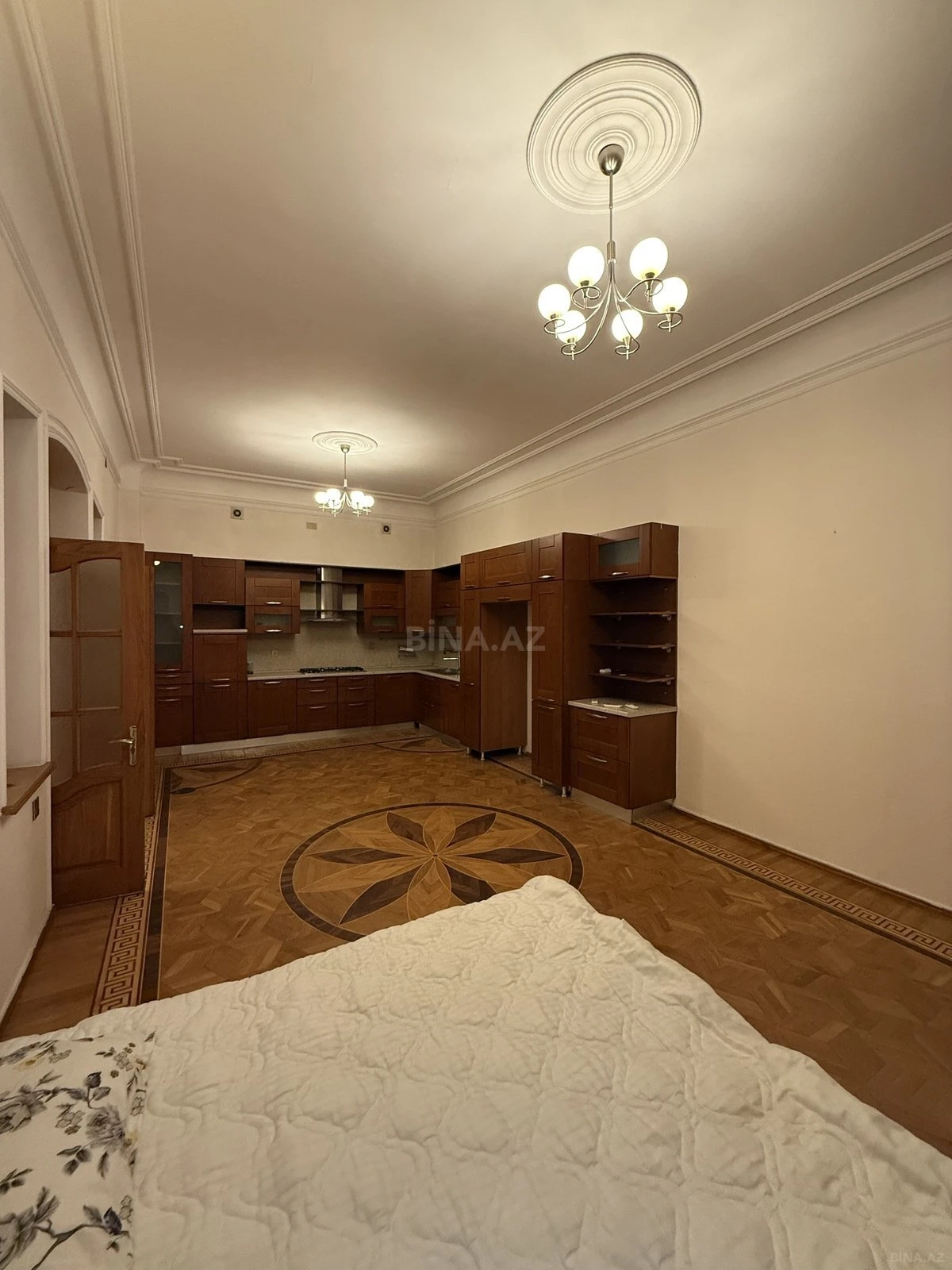 Satılır 6 otaqlı həyət evi 450 m²
