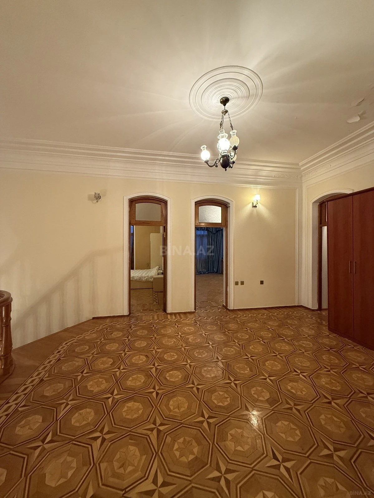 Satılır 6 otaqlı həyət evi 450 m²