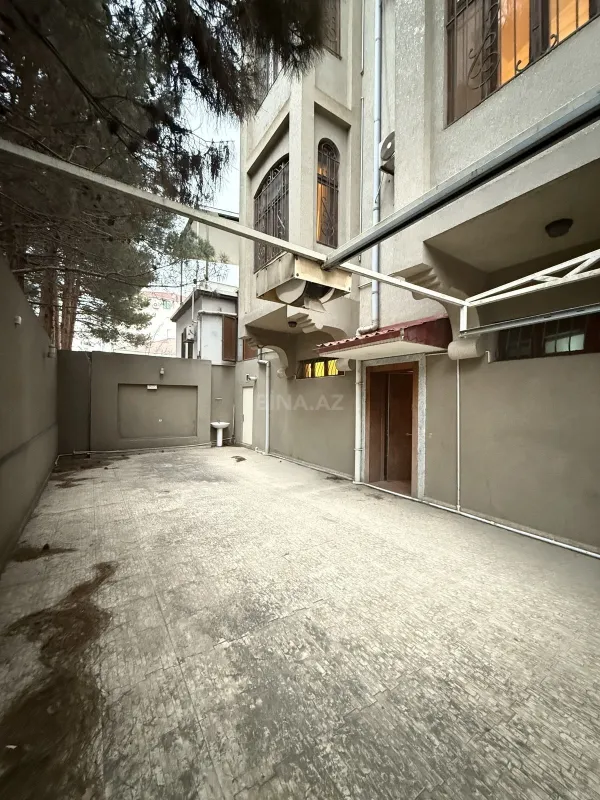Satılır 6 otaqlı həyət evi 450 m²