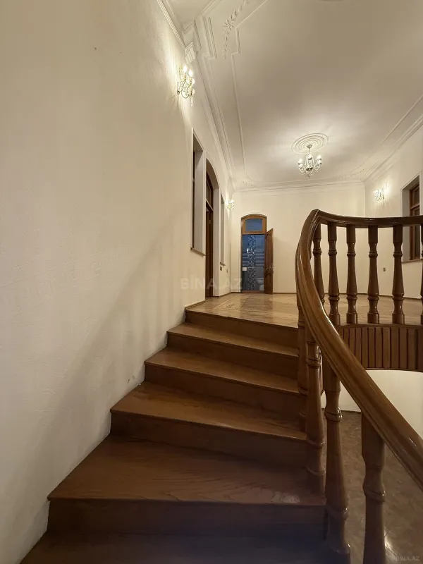 Satılır 6 otaqlı həyət evi 450 m²