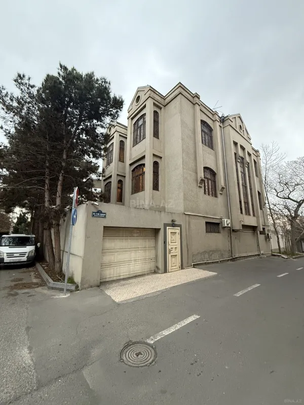 Satılır 6 otaqlı həyət evi 450 m²