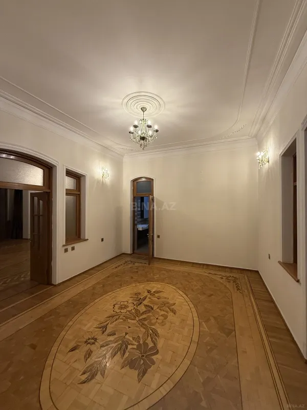 Satılır 6 otaqlı həyət evi 450 m²