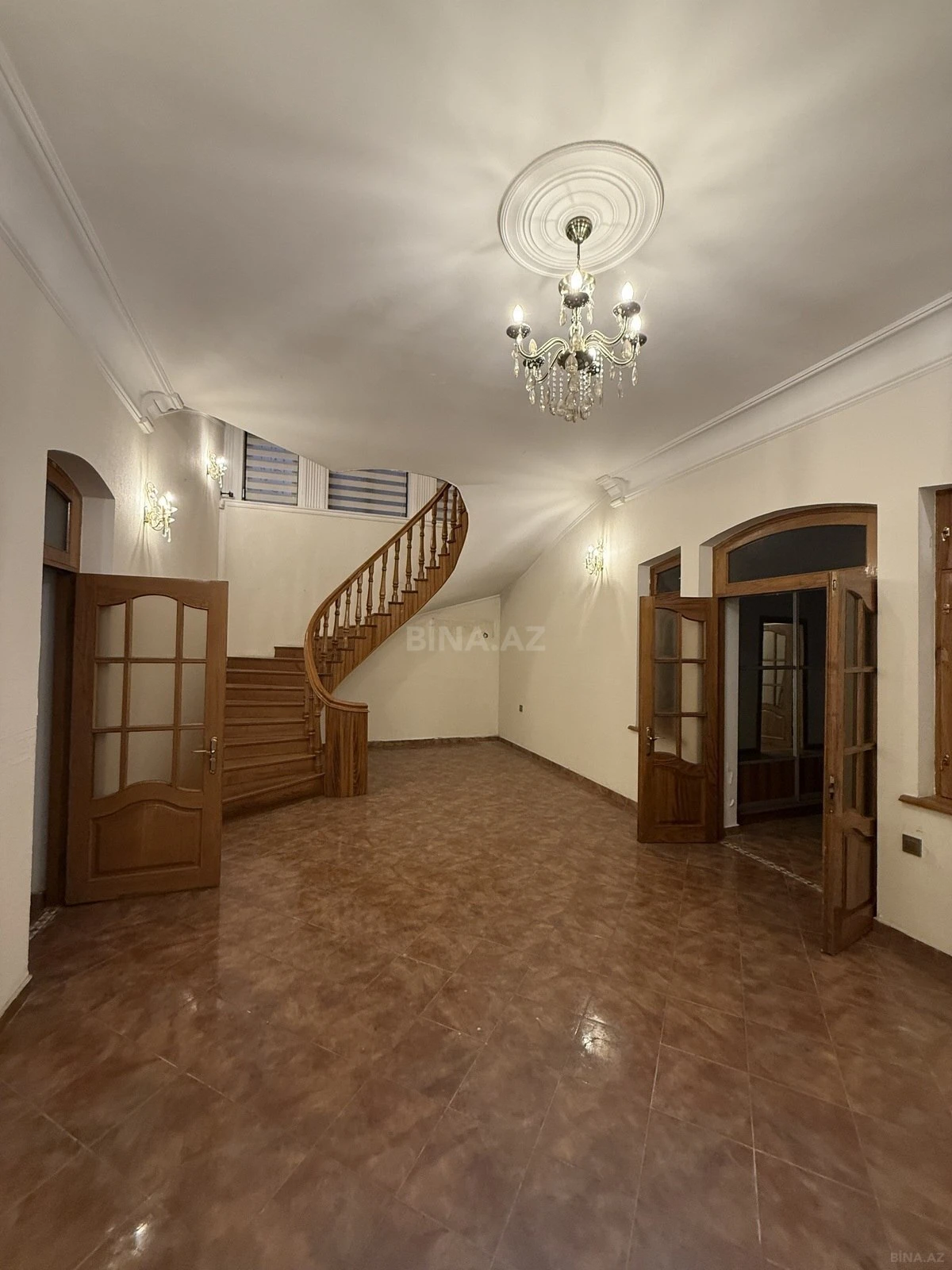 Satılır 6 otaqlı həyət evi 450 m²
