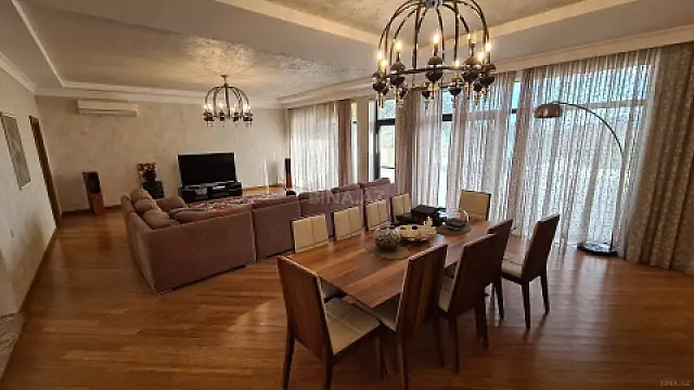 Satılır 6 otaqlı həyət evi 400 m²