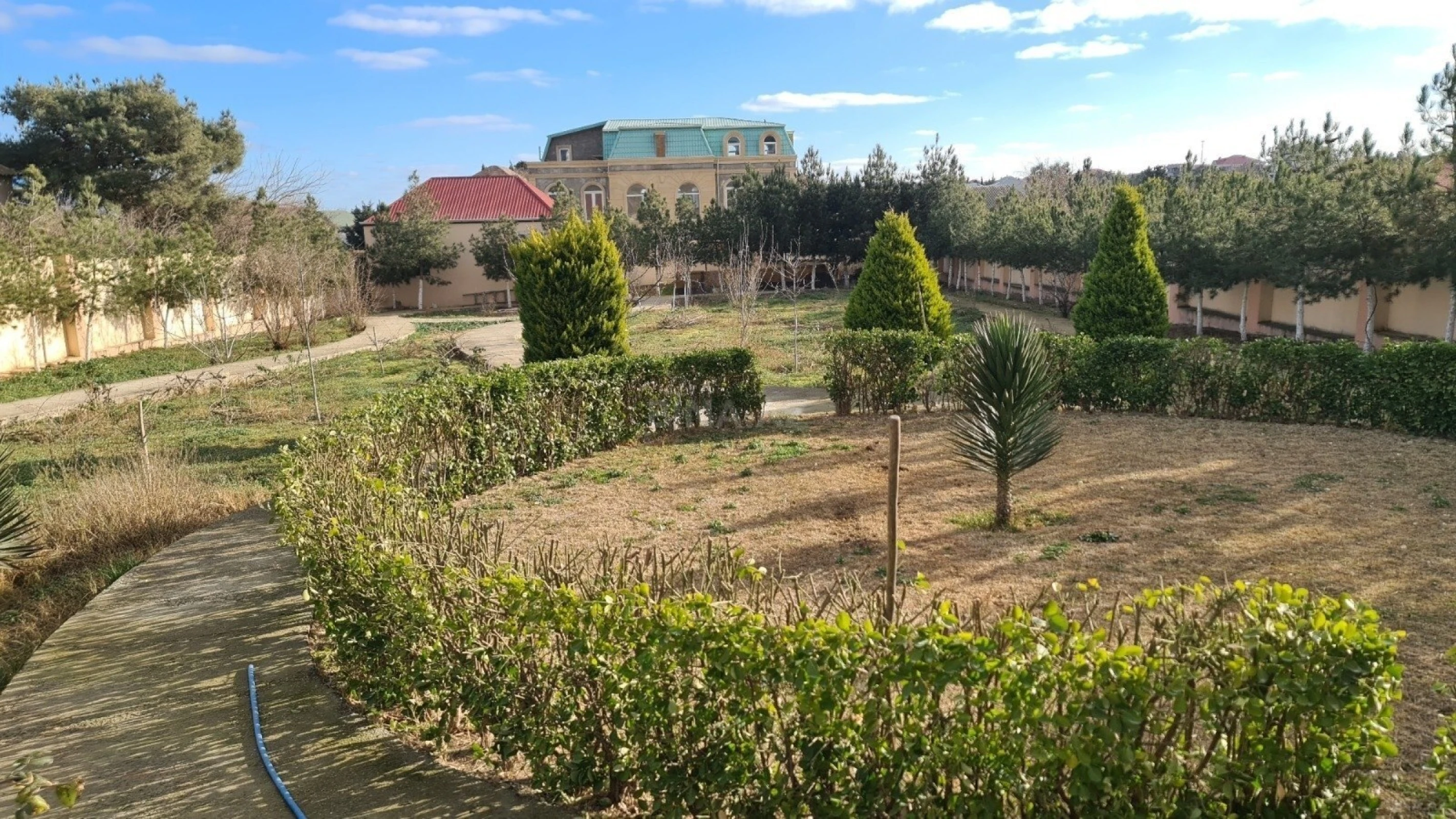 Satılır 6 otaqlı həyət evi 400 m²