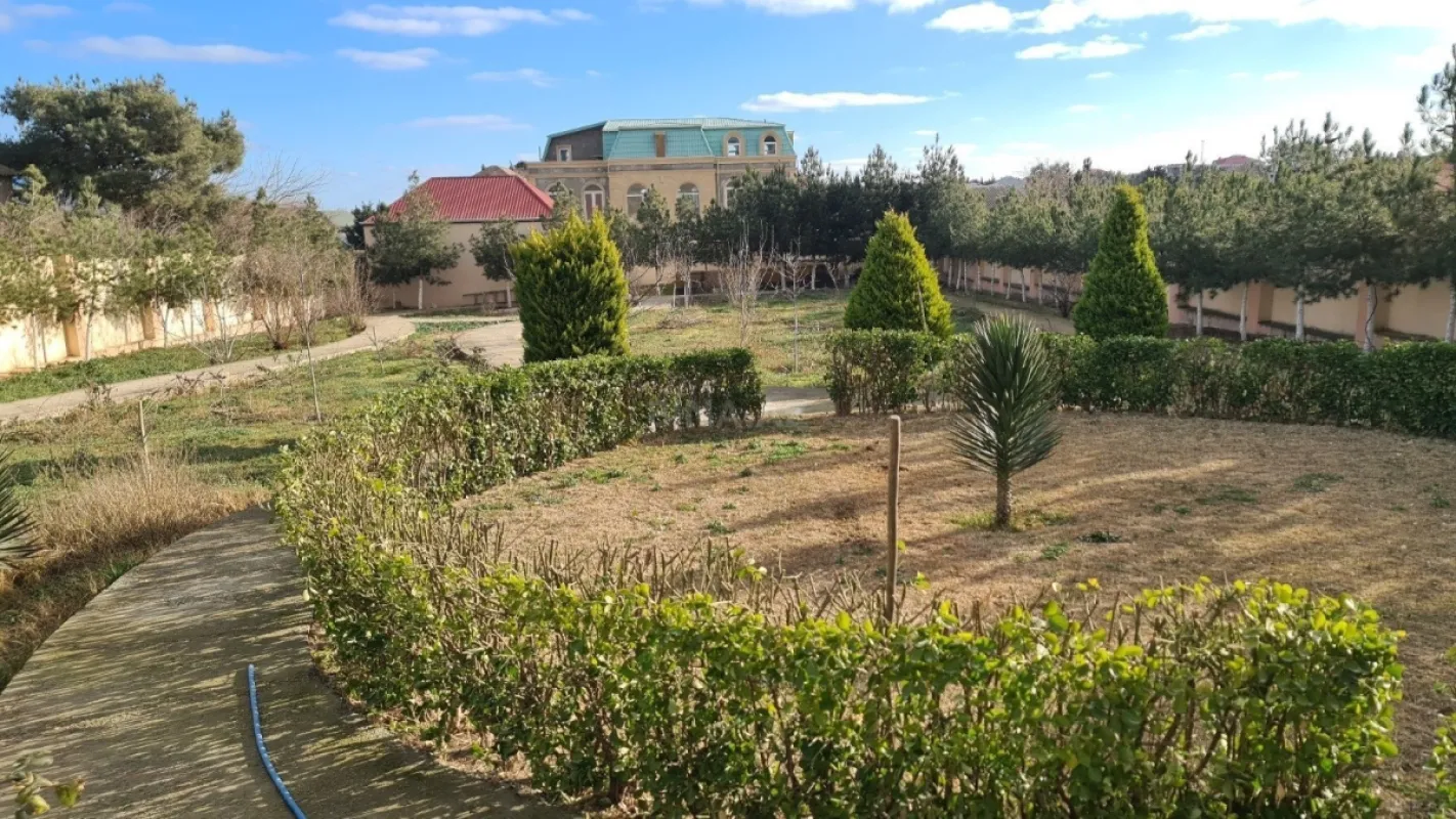 Satılır 6 otaqlı həyət evi 400 m²