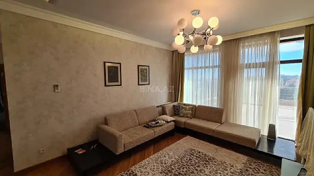 Satılır 6 otaqlı həyət evi 400 m²