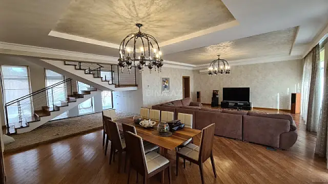 Satılır 6 otaqlı həyət evi 400 m²