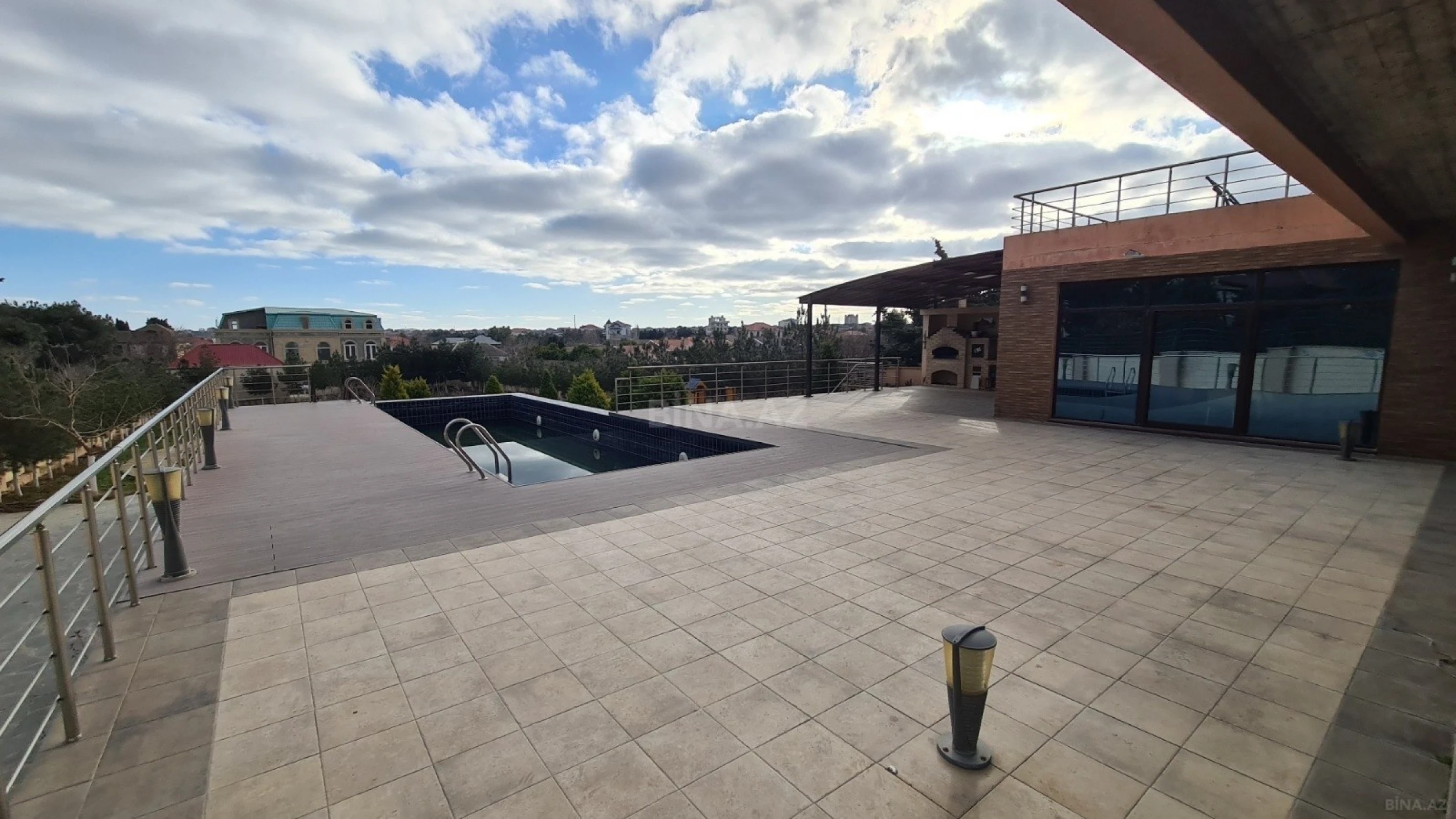 Satılır 6 otaqlı həyət evi 400 m²