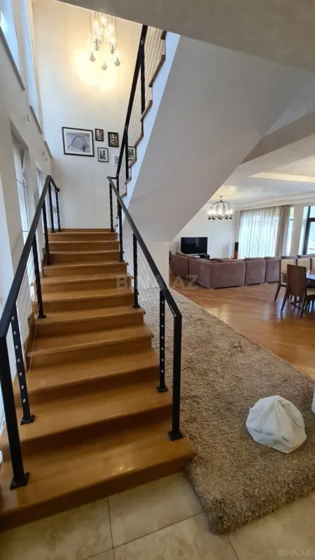 Satılır 6 otaqlı həyət evi 400 m²