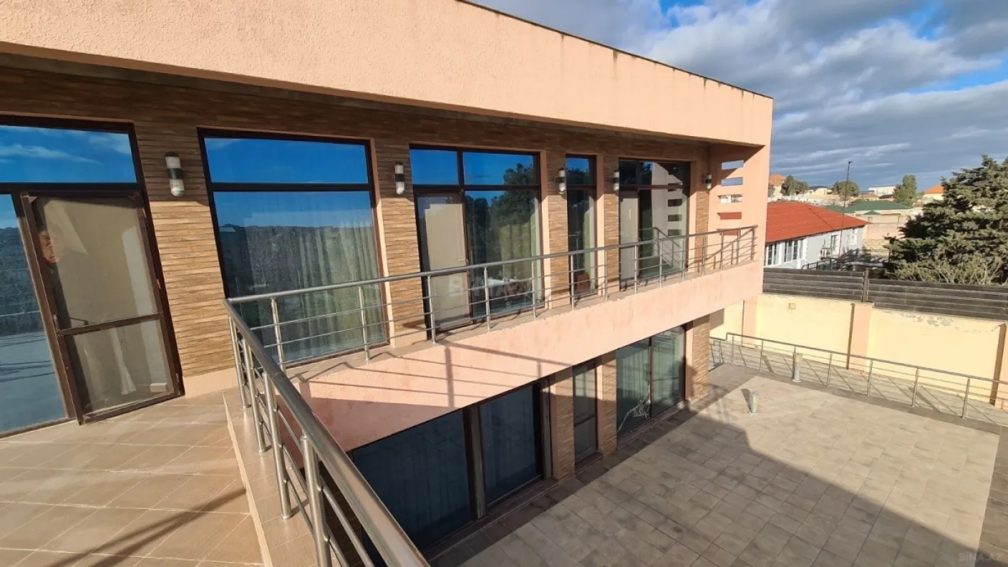 Satılır 6 otaqlı həyət evi 400 m²