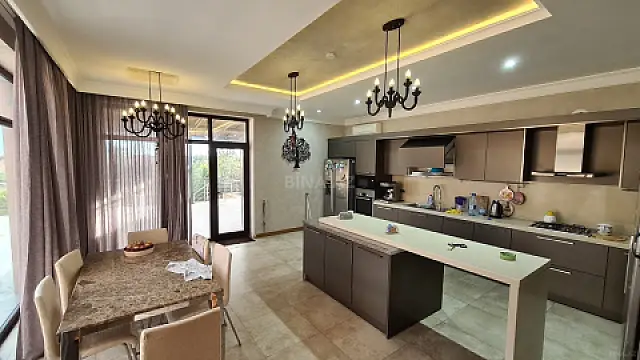Satılır 6 otaqlı həyət evi 400 m²