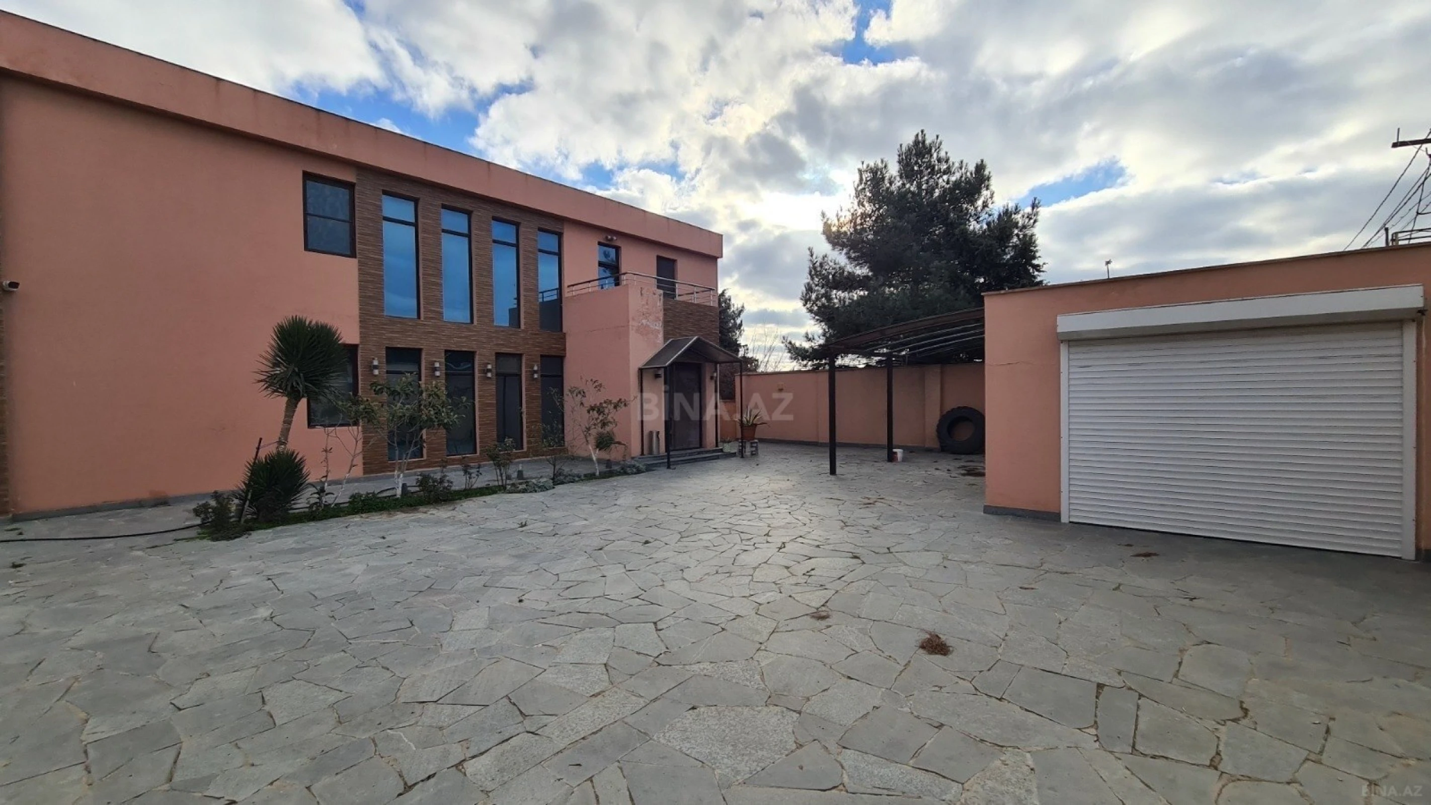 Satılır 6 otaqlı həyət evi 400 m²