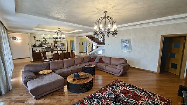 Satılır 6 otaqlı həyət evi 400 m²