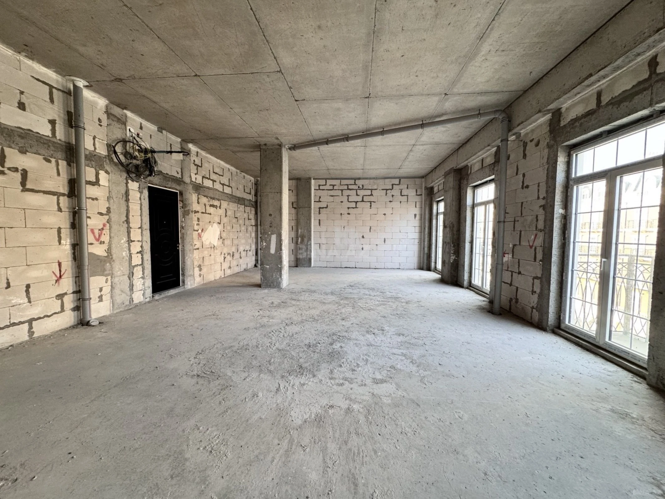 Satılır 5 otaqlı mənzil 178 m²