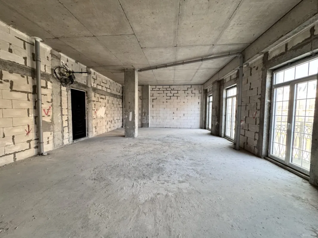 Satılır 5 otaqlı mənzil 178 m²