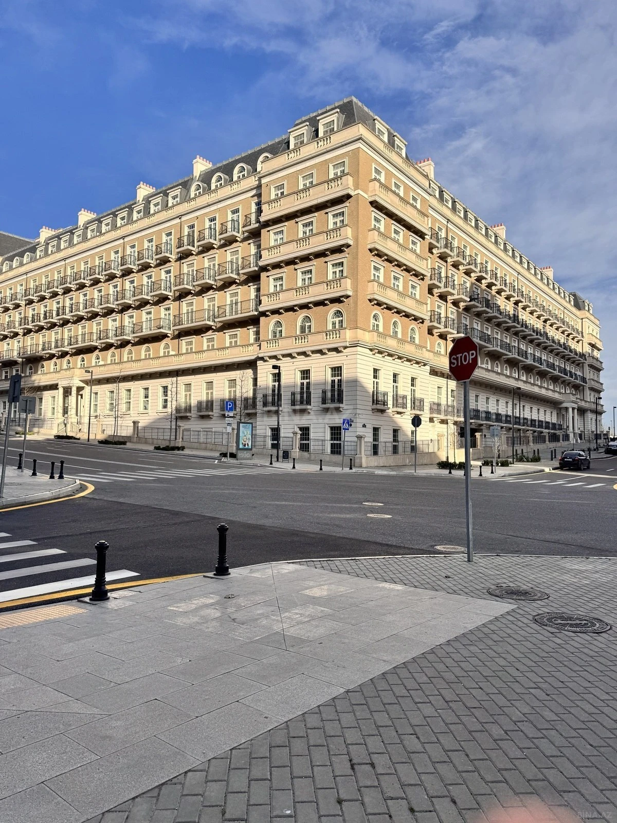 Satılır 5 otaqlı mənzil 178 m²