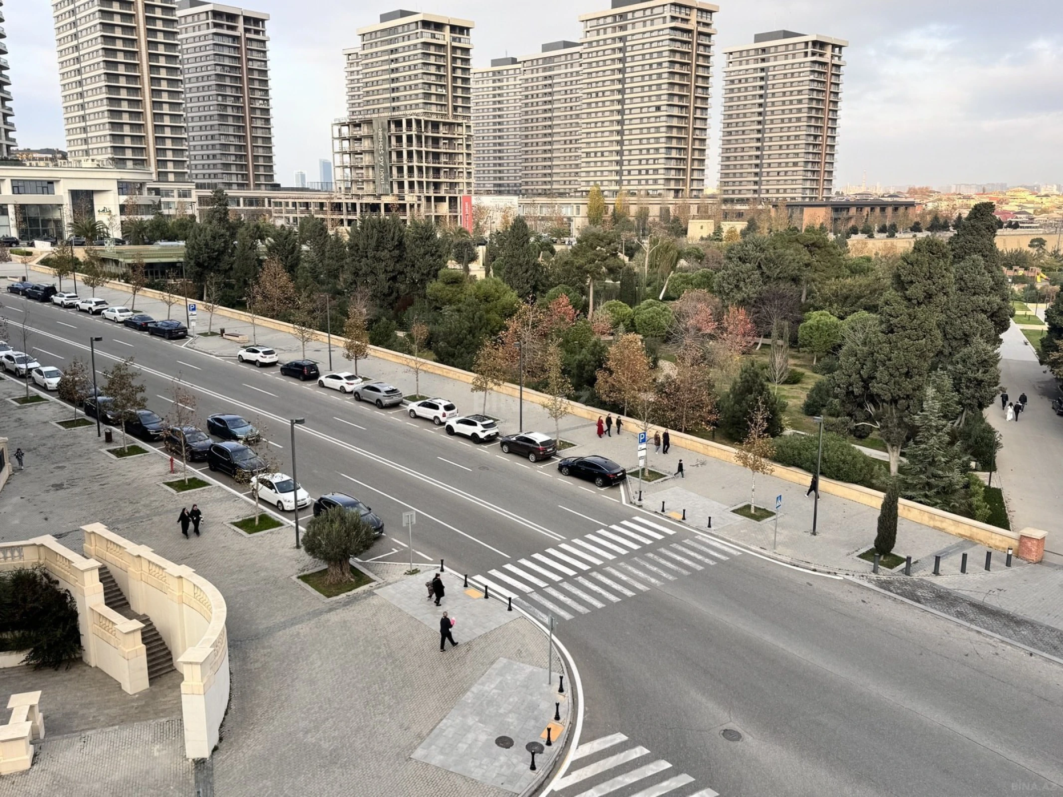 Satılır 5 otaqlı mənzil 178 m²