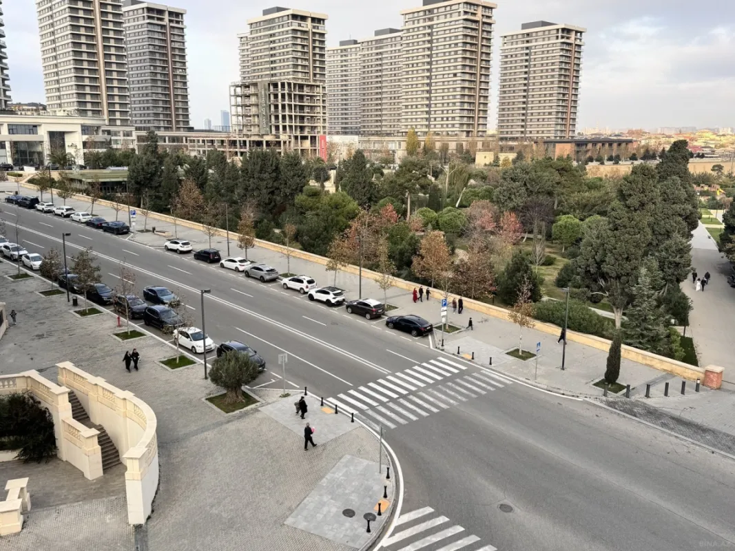 Satılır 5 otaqlı mənzil 178 m²