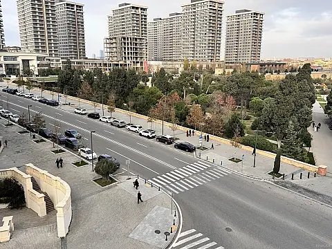 Satılır 5 otaqlı mənzil 178 m²