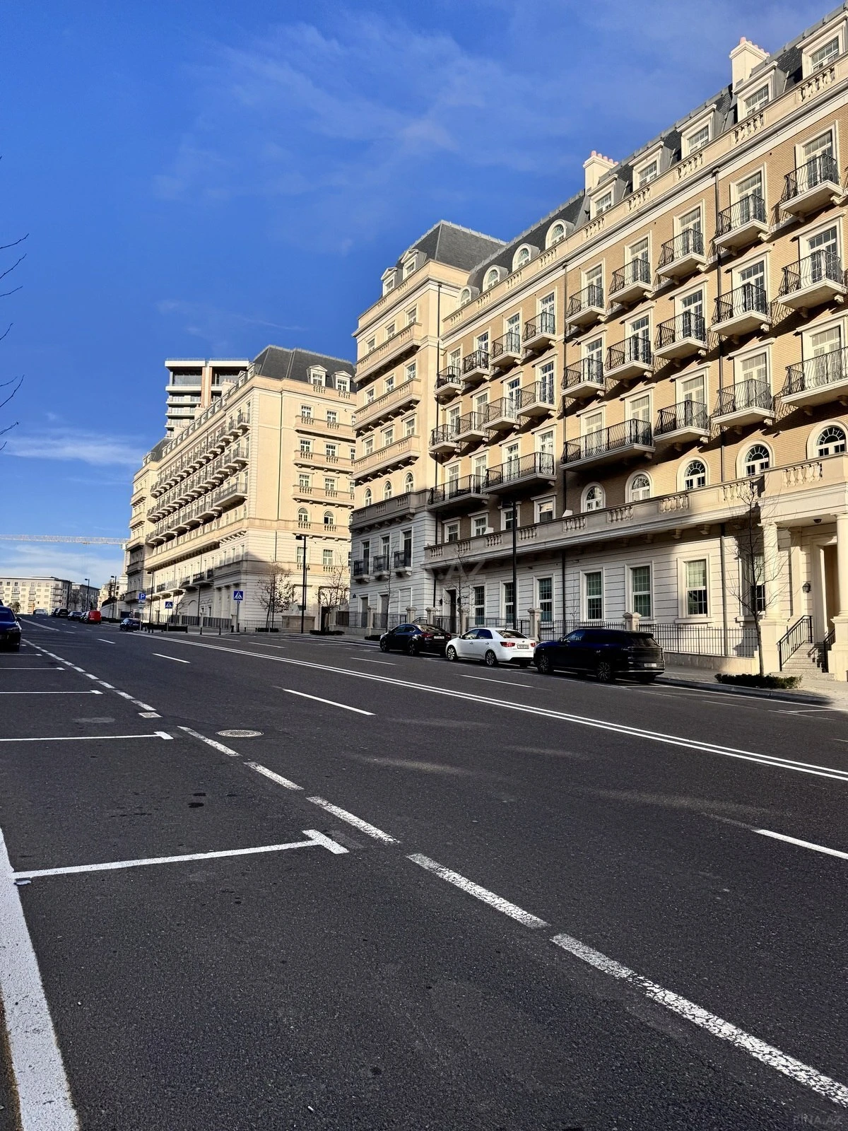 Satılır 5 otaqlı mənzil 178 m²