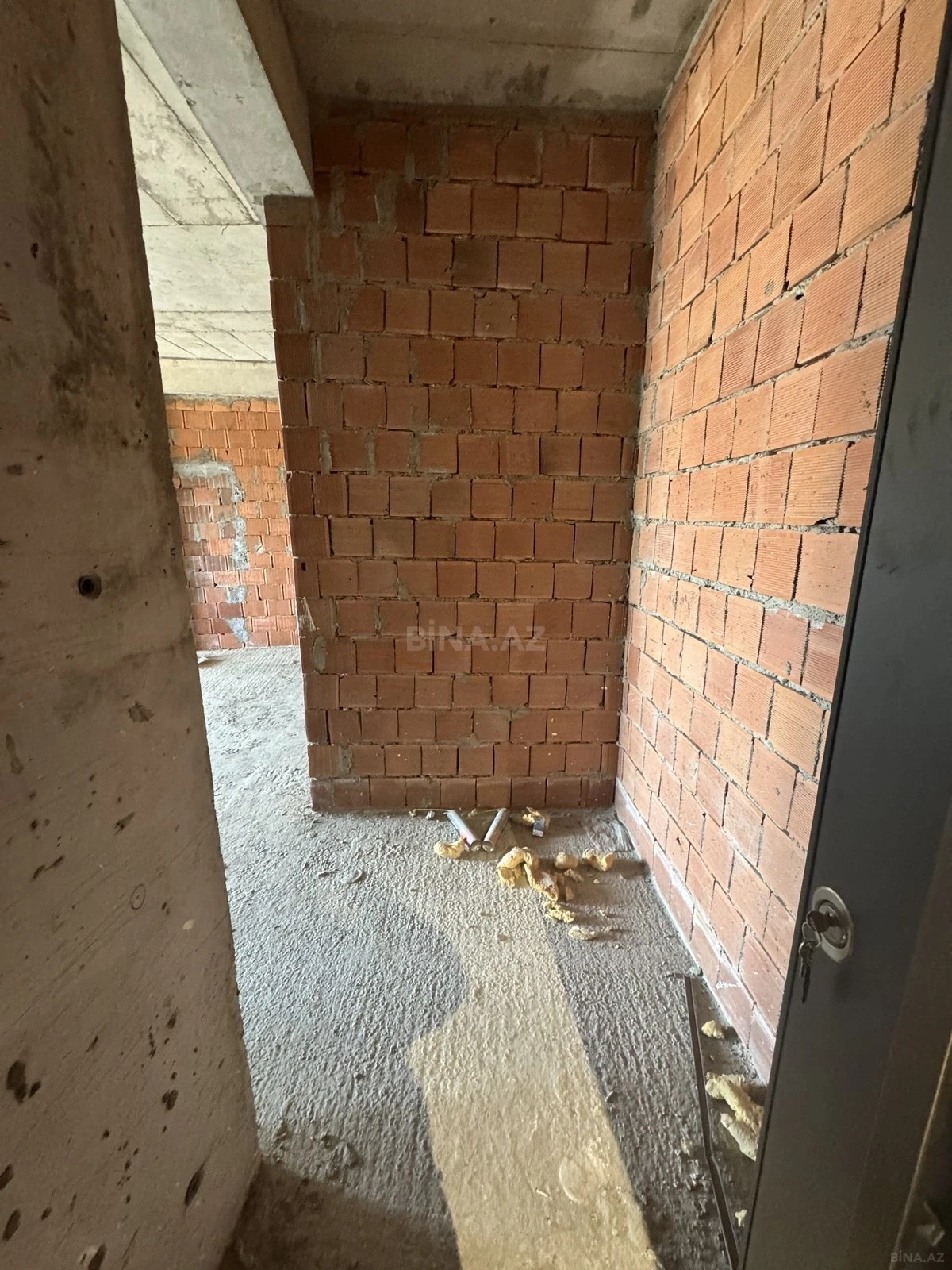 Satılır 2 otaqlı mənzil 89 m²