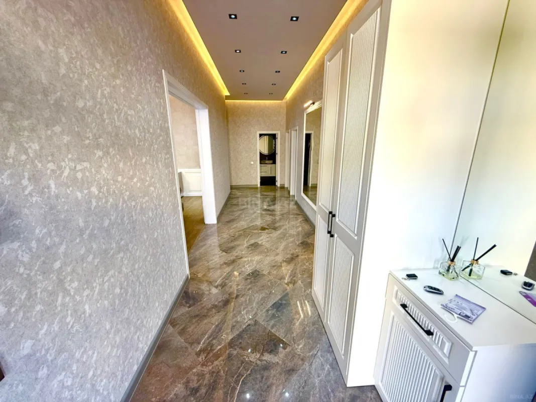 Satılır 4 otaqlı həyət evi 200 m²