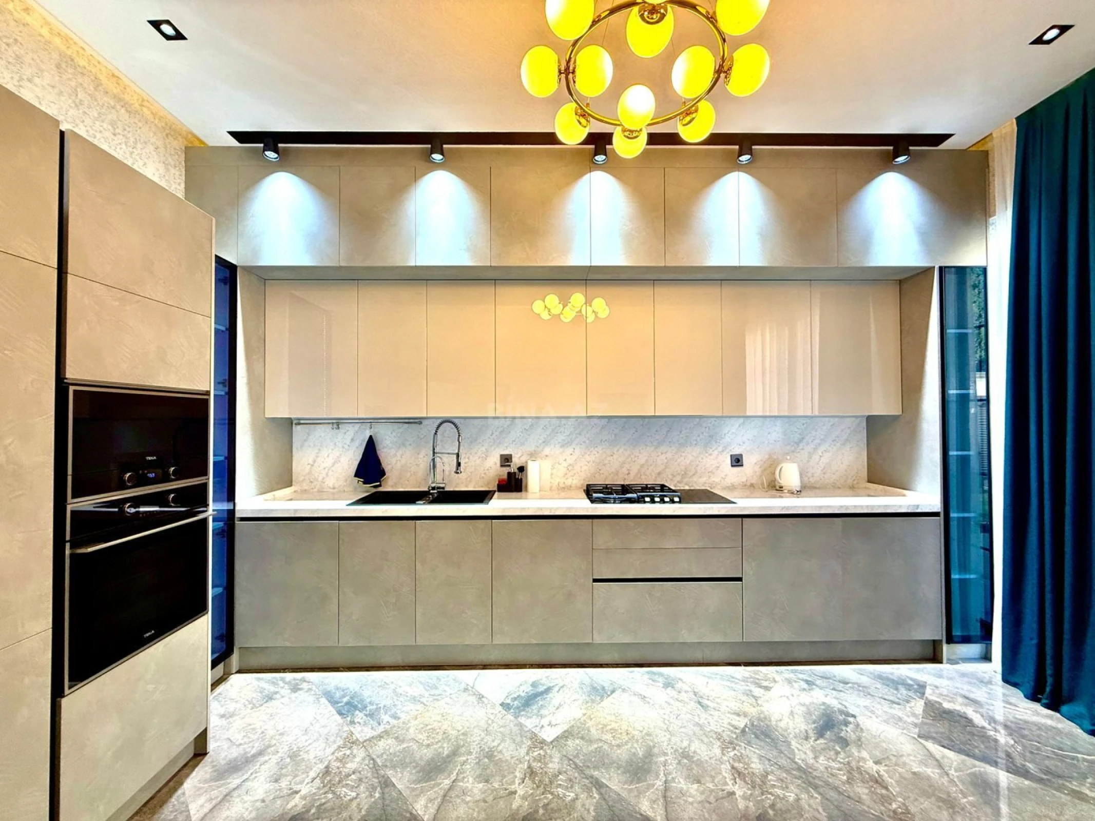 Satılır 4 otaqlı həyət evi 200 m²