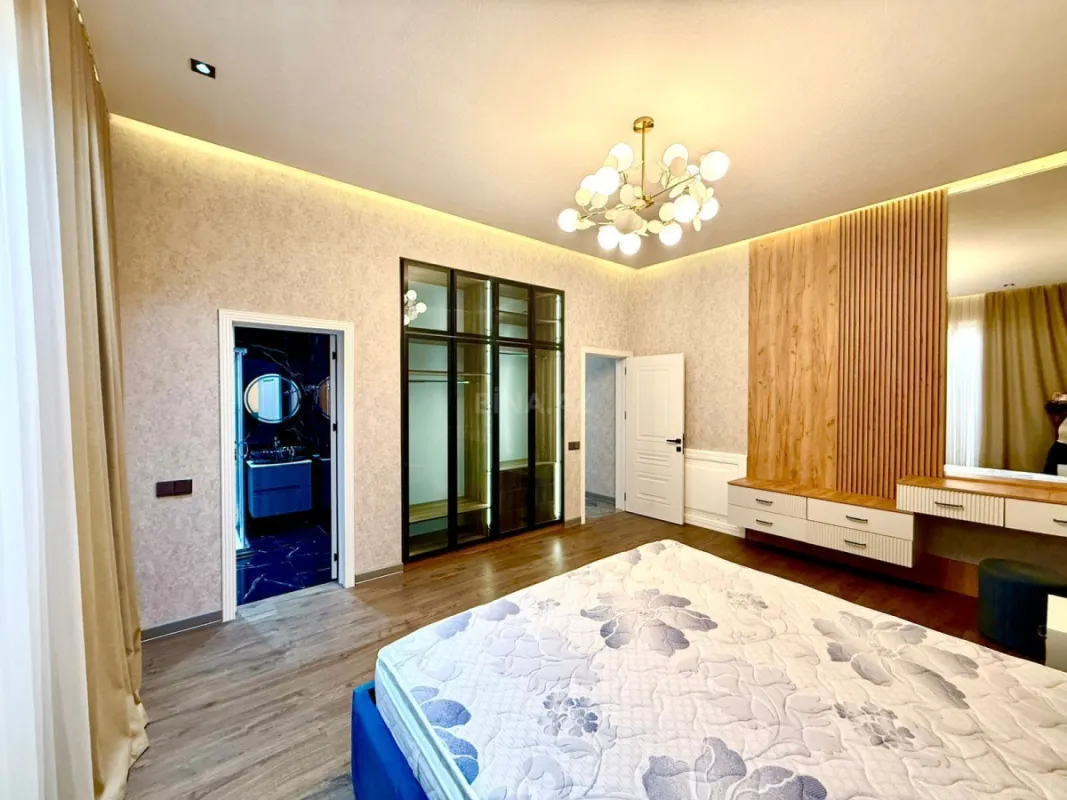 Satılır 4 otaqlı həyət evi 200 m²