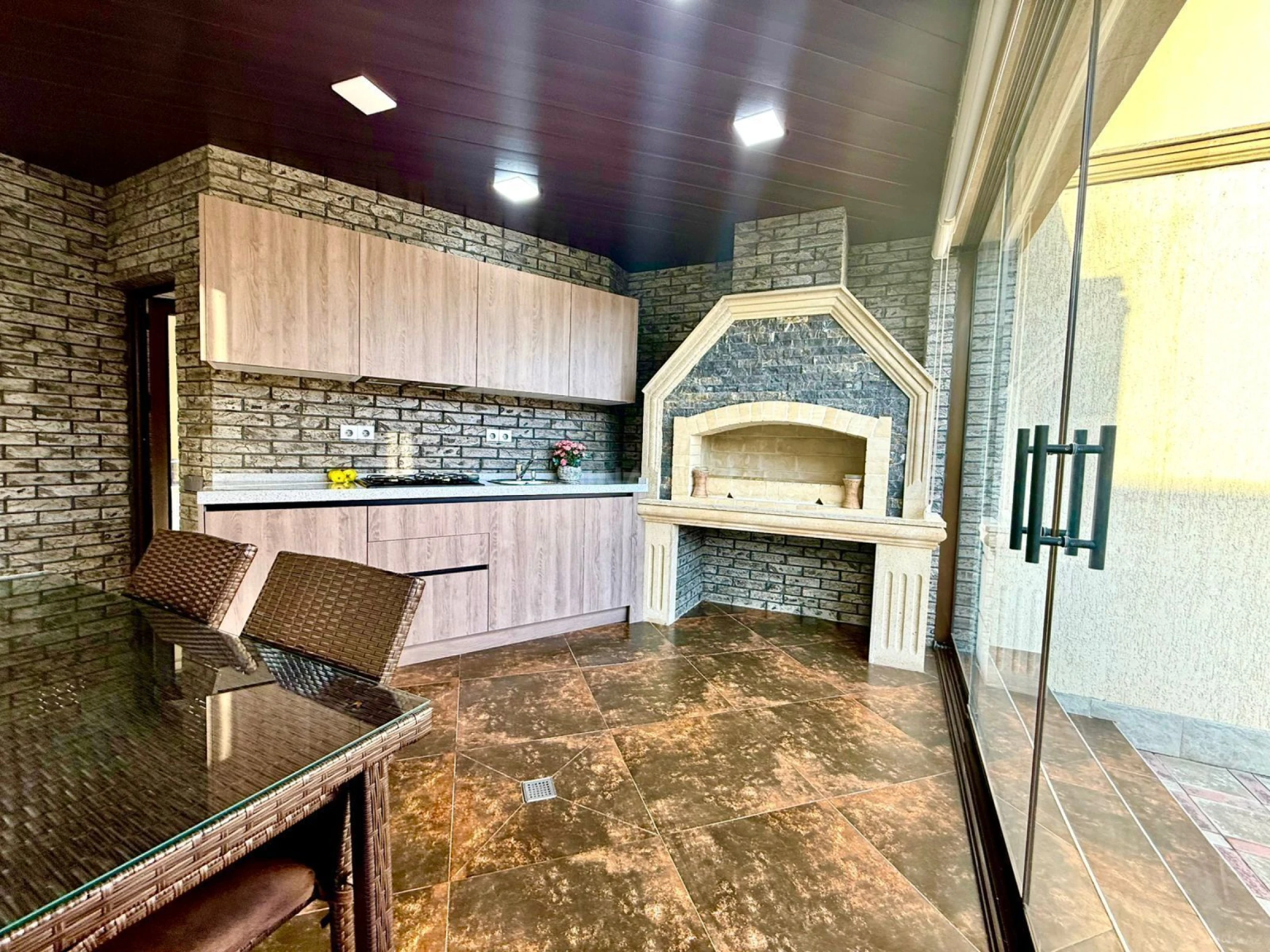 Satılır 4 otaqlı həyət evi 200 m²