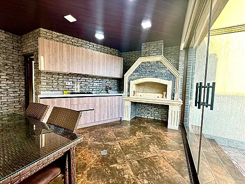 Satılır 4 otaqlı həyət evi 200 m²