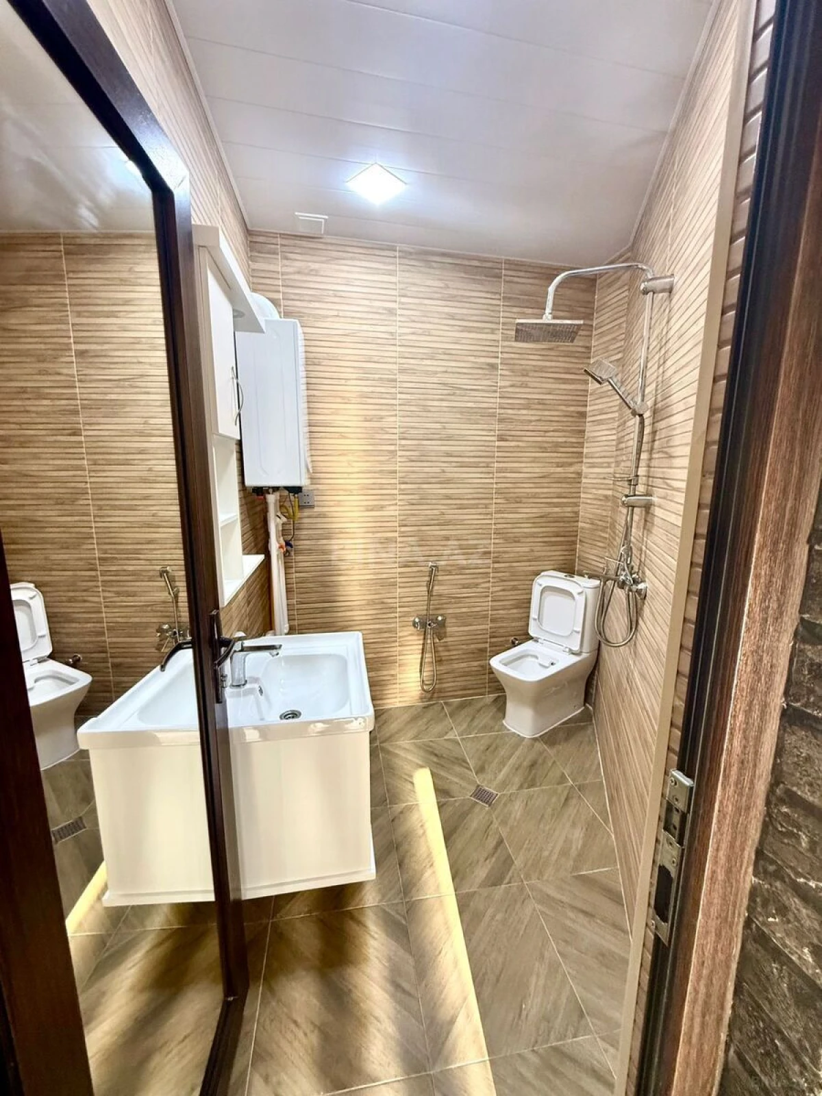 Satılır 4 otaqlı həyət evi 200 m²