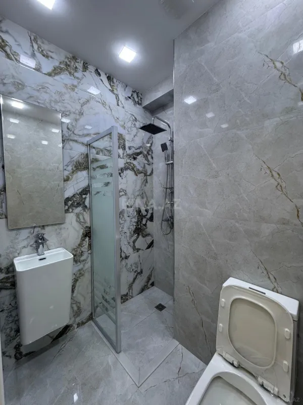 Satılır 4 otaqlı mənzil 170 m²