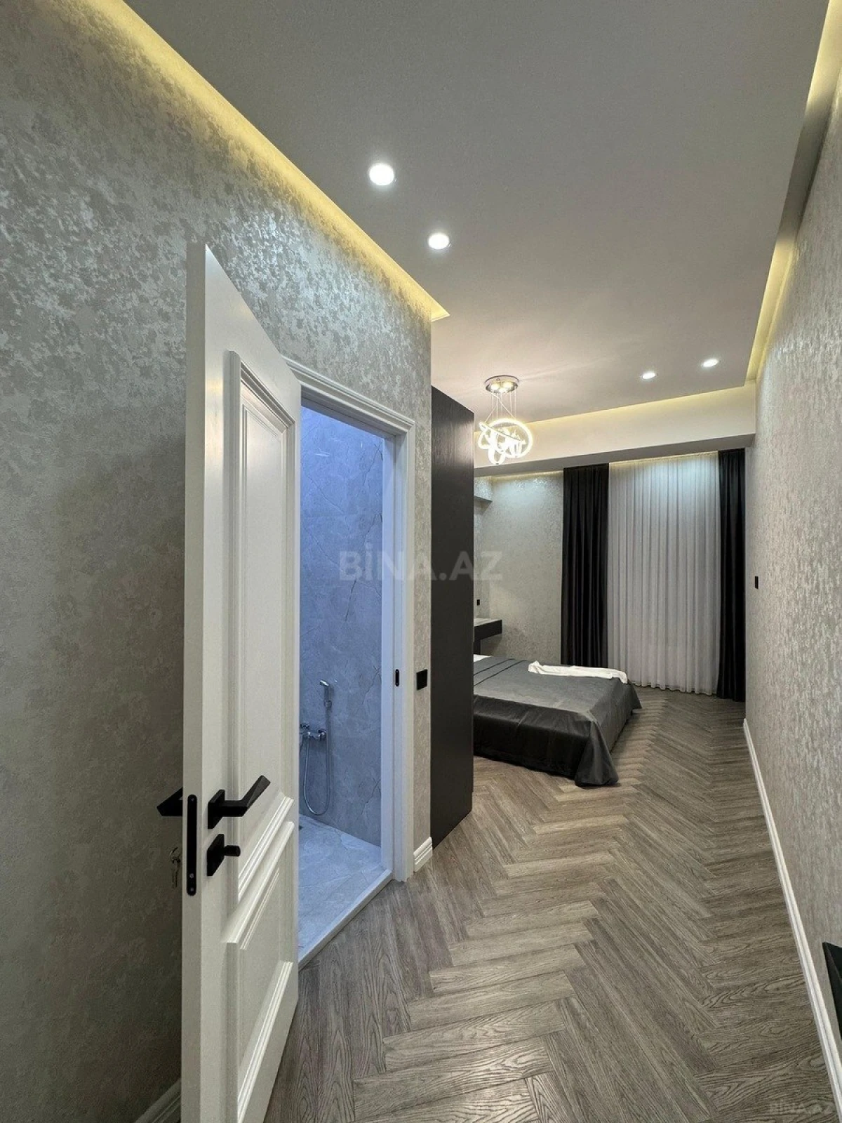Satılır 4 otaqlı mənzil 170 m²