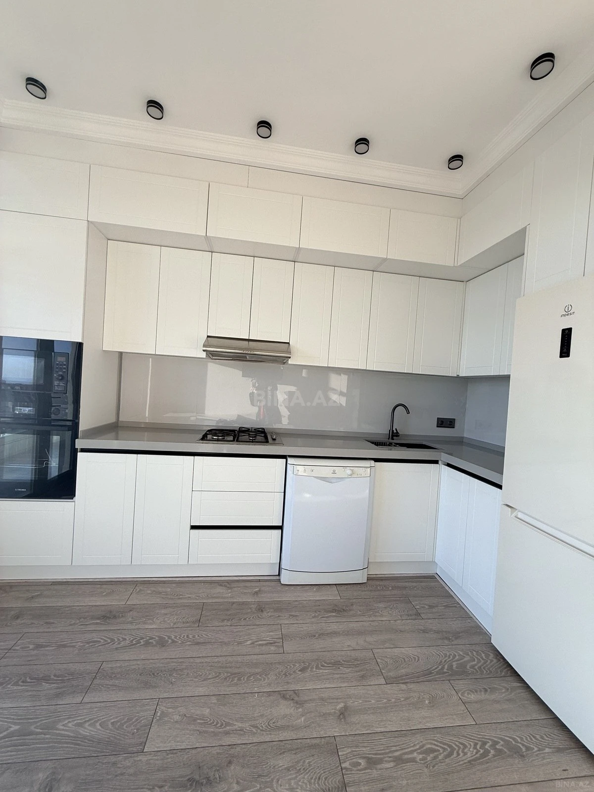 Kirayə verilir 3 otaqlı mənzil 140 m²