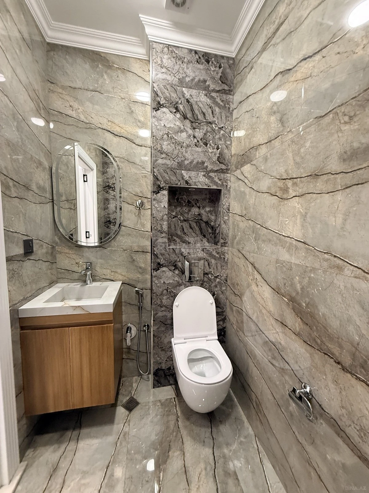 Kirayə verilir 3 otaqlı mənzil 140 m²