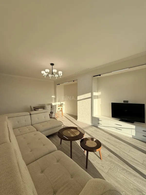 Kirayə verilir 3 otaqlı mənzil 140 m²