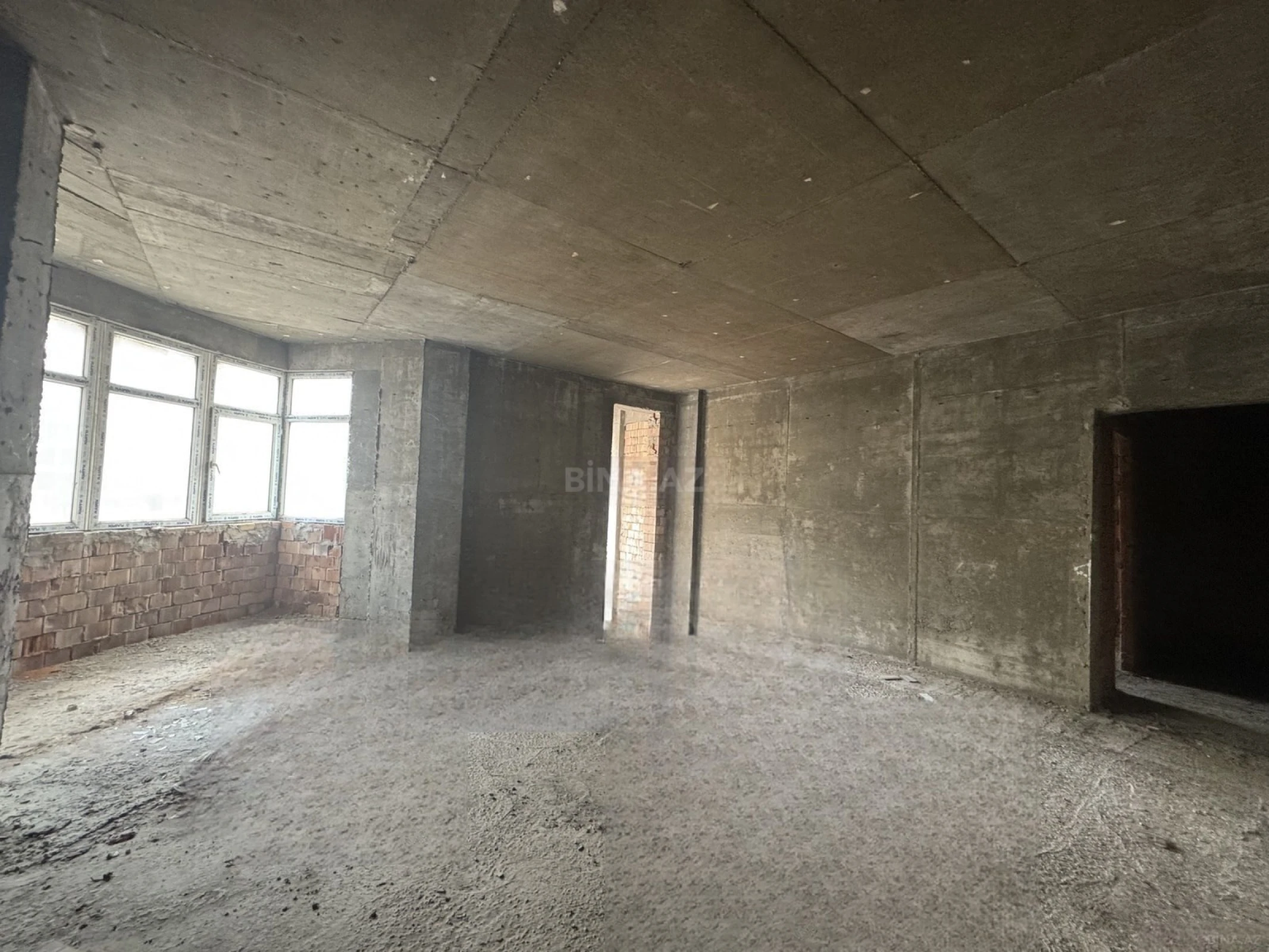 Satılır 3 otaqlı mənzil 170 m²