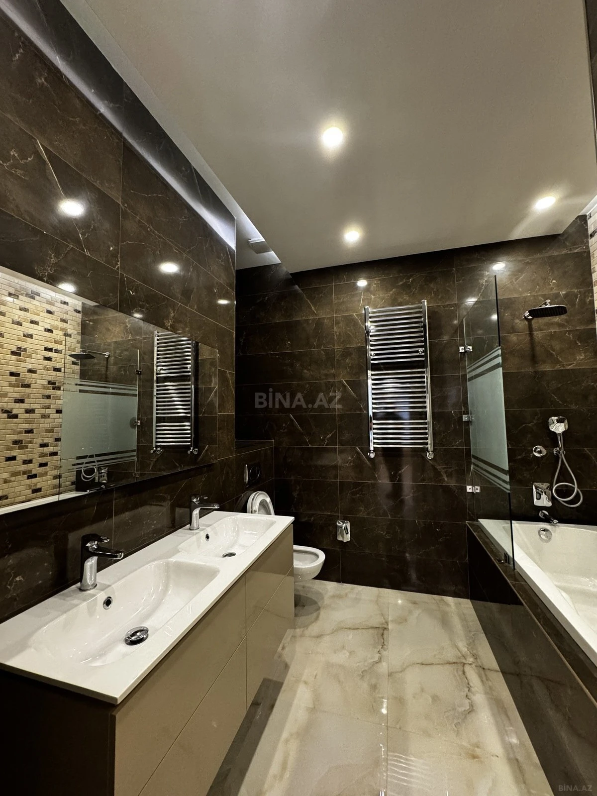 Satılır 3 otaqlı mənzil 168 m²