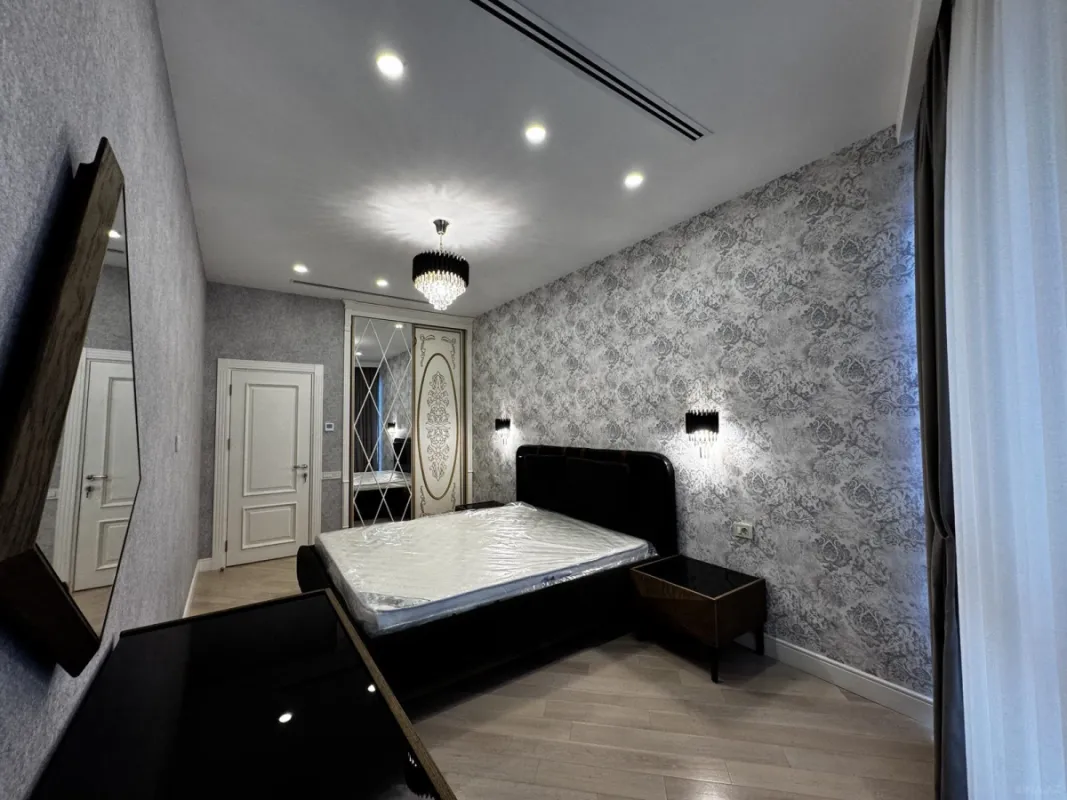 Satılır 3 otaqlı mənzil 168 m²