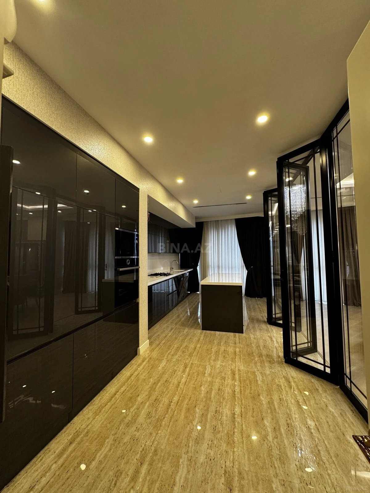 Satılır 3 otaqlı mənzil 168 m²